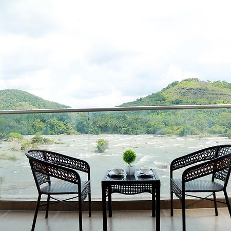 Athirapilly River Resort Athirappilly Buitenkant foto