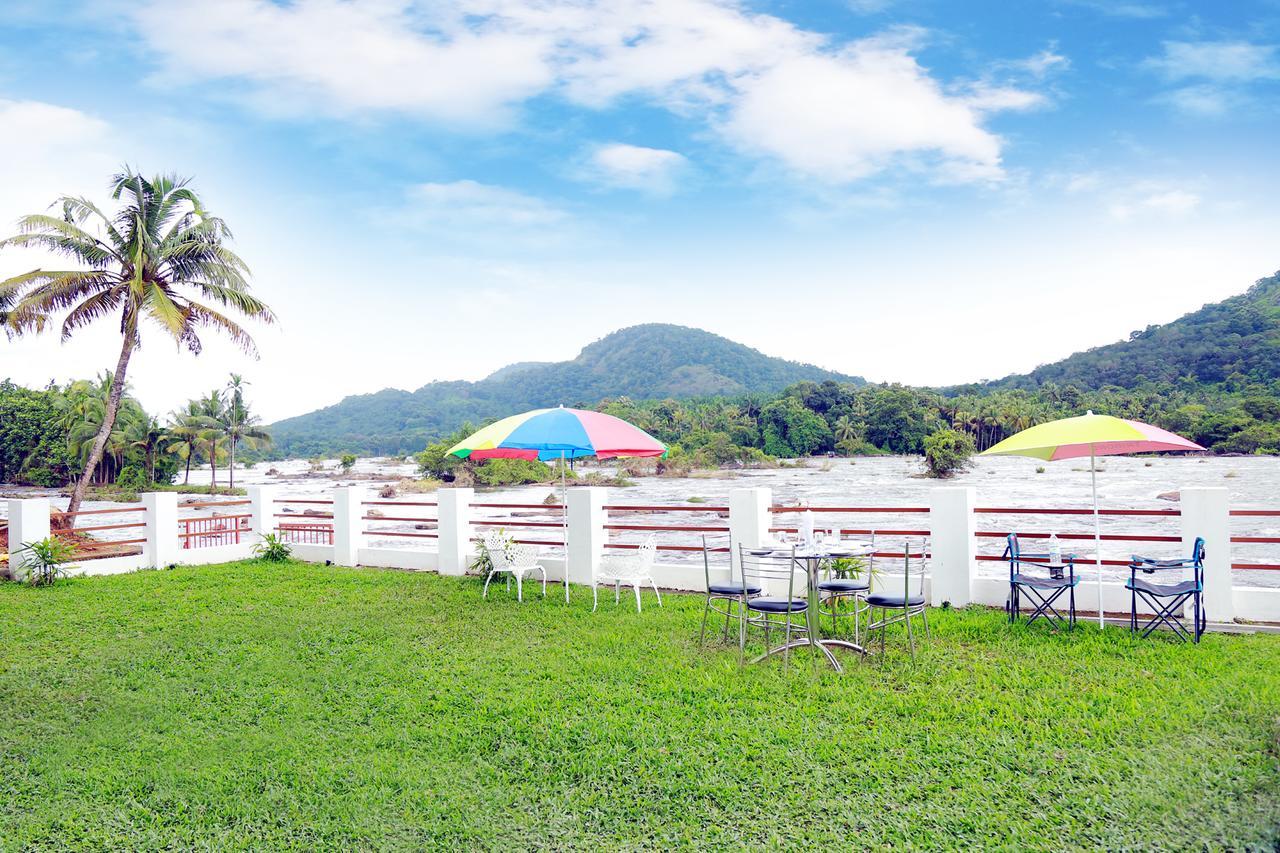 Athirapilly River Resort Athirappilly Buitenkant foto