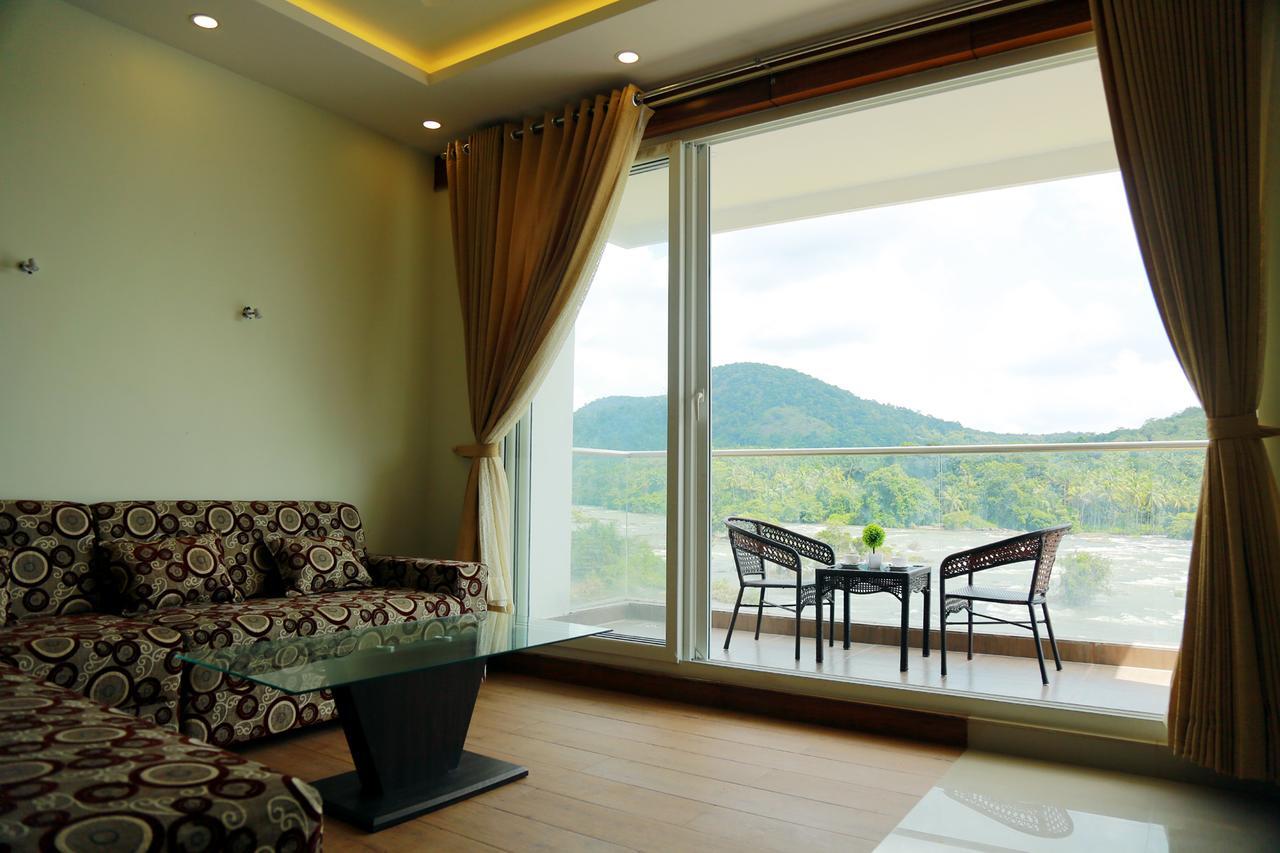 Athirapilly River Resort Athirappilly Buitenkant foto