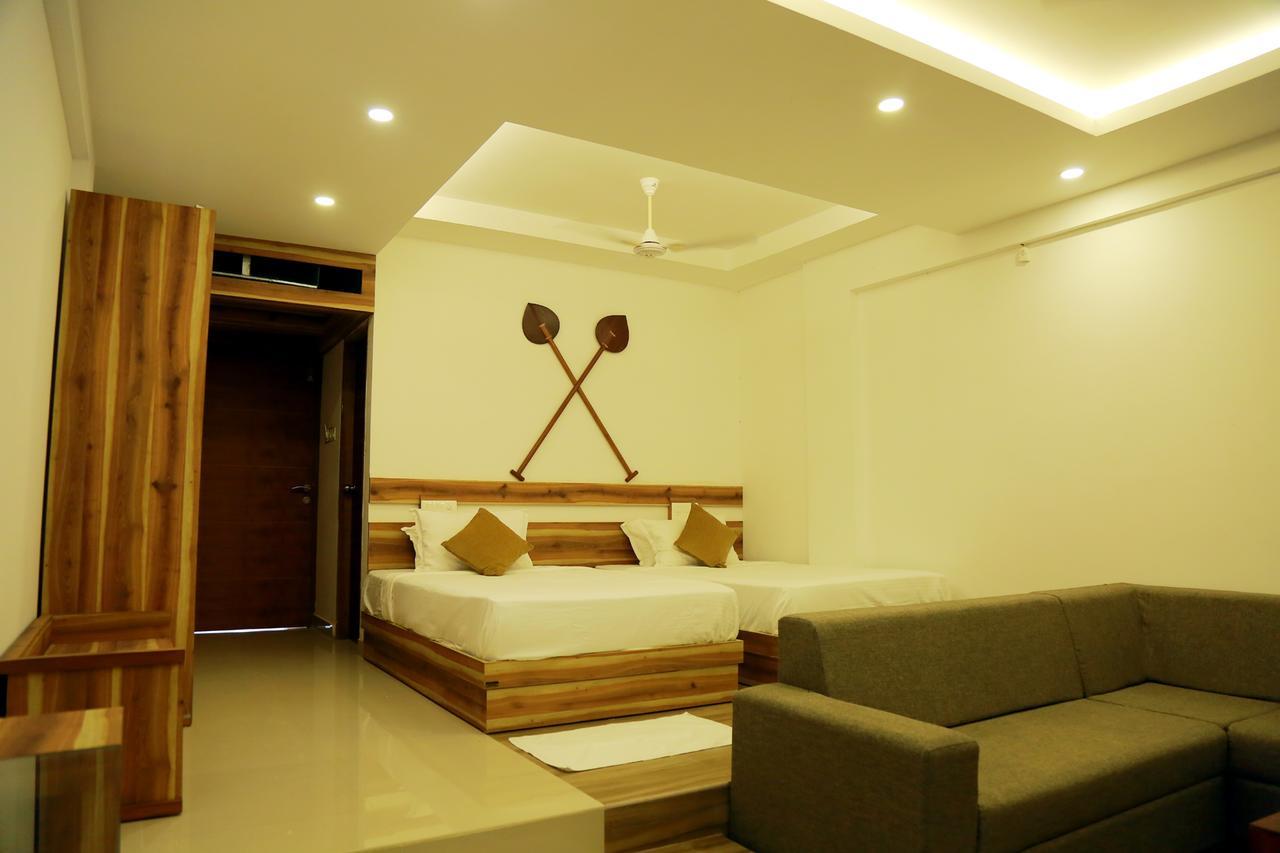 Athirapilly River Resort Athirappilly Buitenkant foto