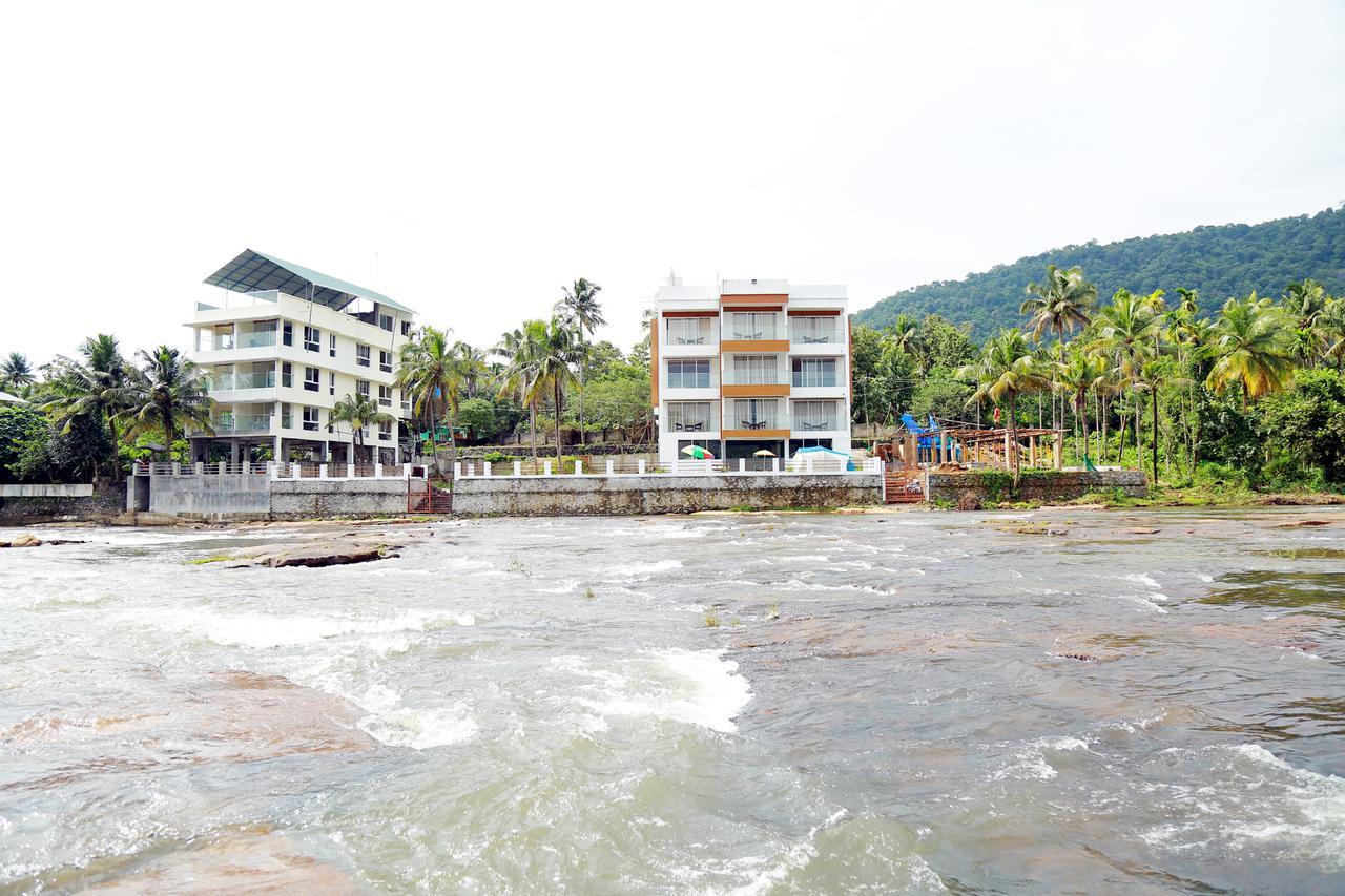 Athirapilly River Resort Athirappilly Buitenkant foto