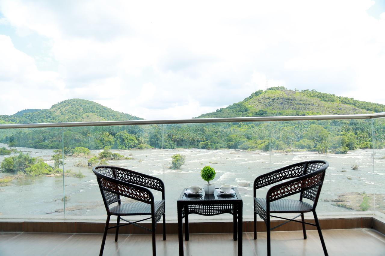 Athirapilly River Resort Athirappilly Buitenkant foto