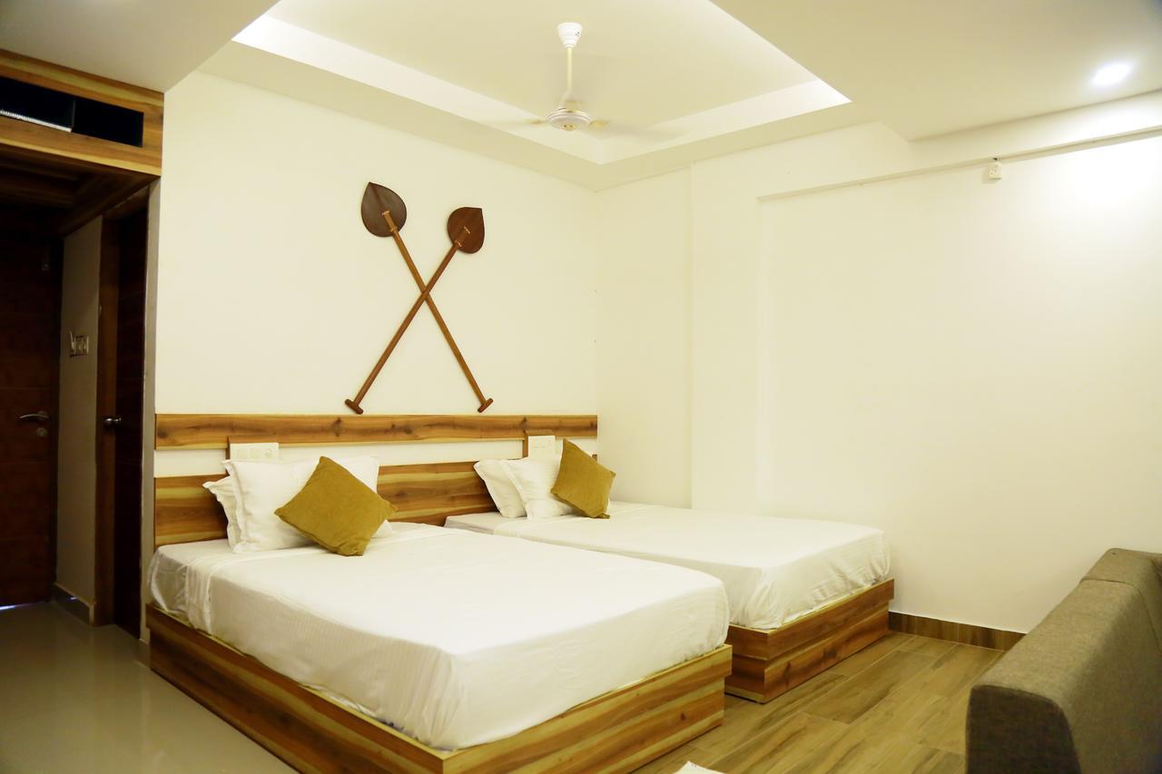 Athirapilly River Resort Athirappilly Buitenkant foto